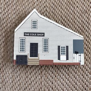 Cat's Meow Williamsburg Duke of Gloucester St Series THE COLE SHOP 1994